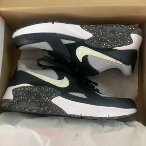 Kids Nike Air Max Excee SE (GS) size 5 Big Boy BRAND NEW WITH BOX